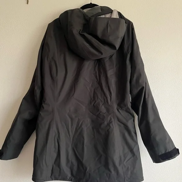 Patagonia Women’s Insulated Ski Jacket - Picture 11 of 15